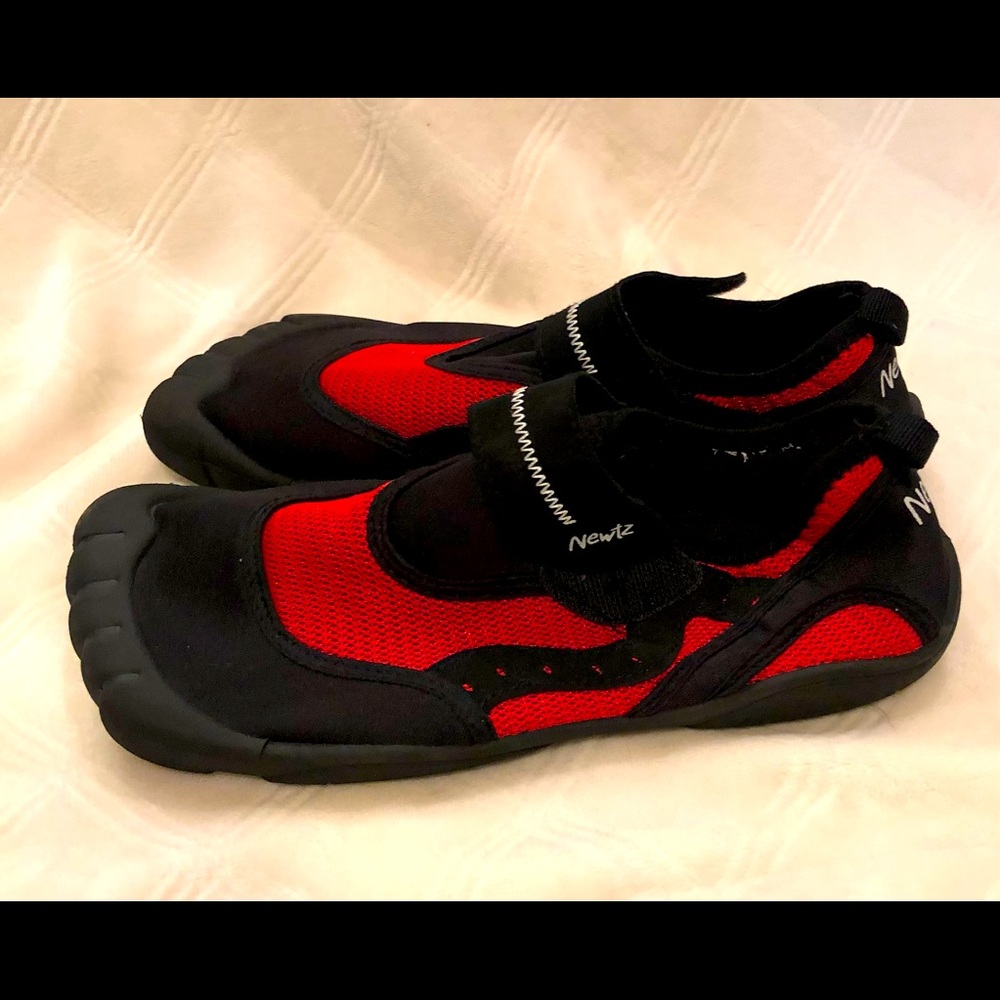 Newtz water shoes, Men Size 7